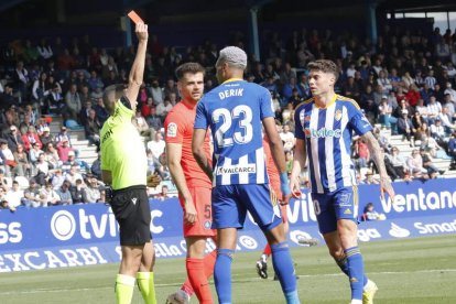 El FC Andorra hundió un poco más a la Deportiva con una exhibición ante un rival roto y que acusó sobremanera el tanto en el minuto 4. ANA F. BARREDO