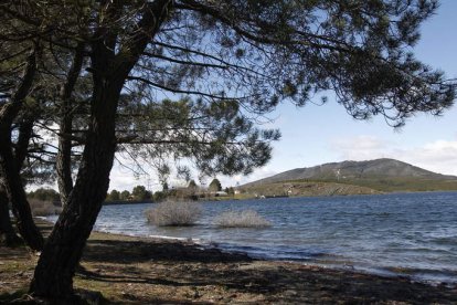 Con el escenario del pantano de Villameca, la comarca de La Cepeda celebra tres días de fiesta. J.F.S.