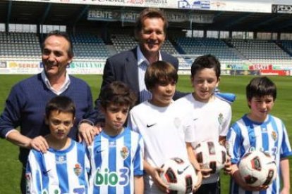 Bernd Schuster acudió a la presentación del campus de la Deportiva Ponferradina.