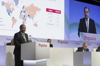 El presidente del Banco Popular, Ángel Ron, durante la junta de accionistas, en abril de este año.