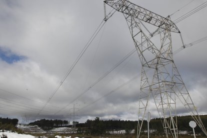 Torreta eléctrica de una línea de alta tensión en León. JESÚS F. SALVADORES