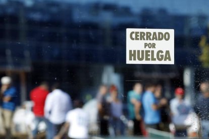 Sindicalistas de UGT visitan a los trabajadores de Vestas