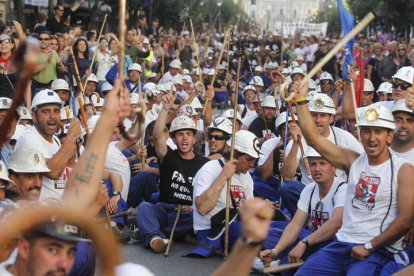 Los mineros de la II Marcha negra en Madrid. Fue un recibimiento apoteósico. JESÚS F. SALVADORES