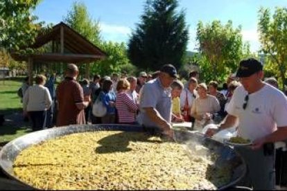 La paellada se ofreció en el área recretativa de Otero