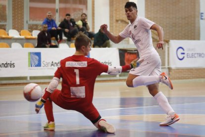 El equipo leonés se queda a un paso de la Copa del Rey tras darse por terminada la temporada. JESÚS