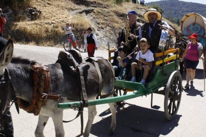 Esta caravana, compuesta por diez carros, recorre nuevas rutas como la que les llevará de Salamanca a Liébana. CAMPOS