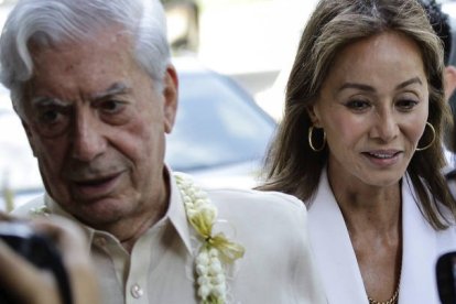 Vargas Llosa e Isabel Preysler, antes de su separación. EFE