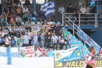 La peña Elegancia Blanquiazul celebró con la victoria del equipo su VII aniversario.