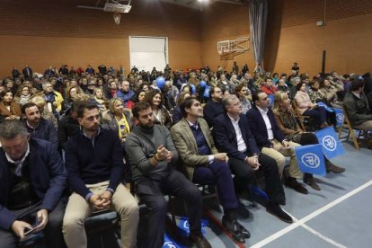 El acto de cierre de campaña del PP, ayer, en el Pabellón de la Torre. JESÚS F. SALVADORES