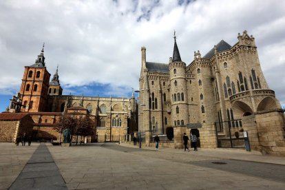 La Catedral y el Palacio de Gaudí recuperarán la actividad a partir del 1 de julio. MARCIANO PÉREZ