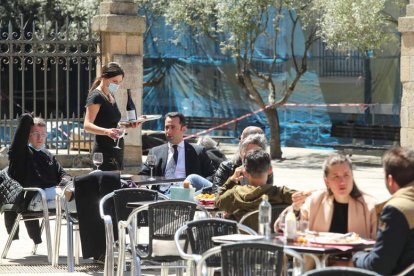 Terraza de un establecimiento de hostelería en Ponferrada. DE LA MATA