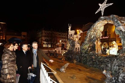 El belén de la plaza de San Marcelo cuenta este año con un nuevo escenario.