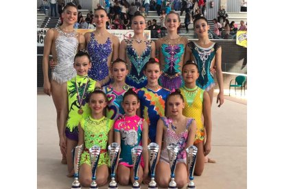 Las integrantes del Club Ritmo que brillaron en el Campeonato de Castilla y León. PELAYO