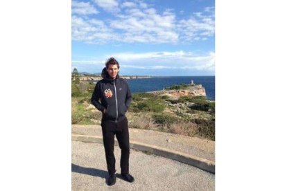 Rafael Nadal, en Porto Cristo, durante su primer día de descanso tras ser operado de apendicitis.