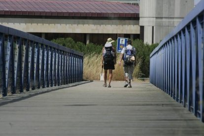 Imagen de la entrada del Camino de Santiago a León por Puente Castro. FERNANDO OTERO