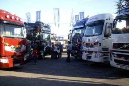 Los camiones se engalanaron para recibir la bendición.