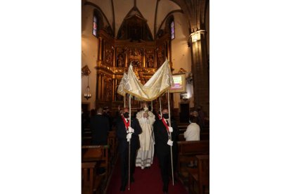 La Basílica de la Encina acogió al Misa en la Cena del Señor. L. DE LA MATA