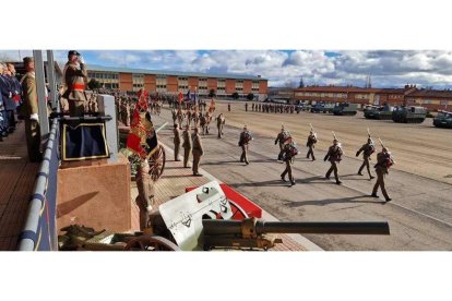 Un momento de la parada militar celebrada ayer en El Ferral. MACA