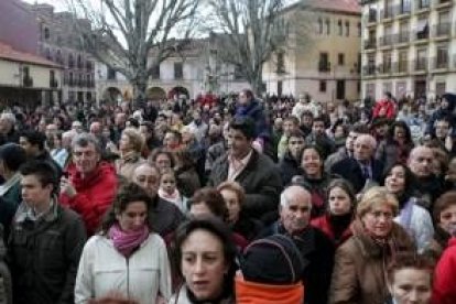 La plaza del Grano congregó a cientos de personas ante el cortejo