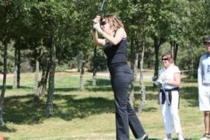 Foto de familia de todos los ganadores del Torneo de Golf de Punto Radio celebrado ayer