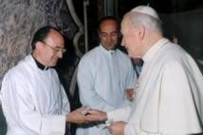 Rutilio del Riego, durante una visita al Vaticano donde conoció al Papa Juan Pablo II