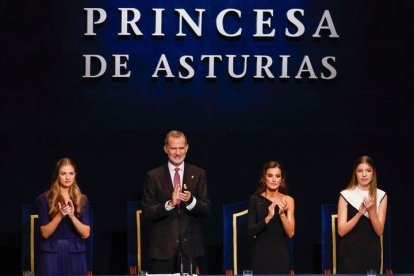 El Rey Felipe VI  preside junto a la reina Letizia, la Princesa Leonor y la infanta Sofía la 43º edición de los Premios Princesa de Asturias. CHEMA MOYA