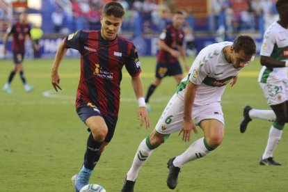 Óscar Pinchi fue uno de los jugadores más destacados en el Extremadura la pasada temporada en Segunda División. HOY.COM