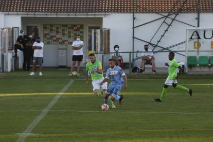 Partido de fútbol entre Atlético Astorga y Almazán. F. Otero Perandones.