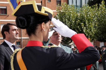 El general de brigada, José Manuel Díez Cubelos, jefe de la XII zona de la Guardia Civil de Castilla y León preside los actos de la festividad de la Guardia Civil en León, junto al subdelegado del Gobierno, Juan Carlos Suárez-Quiñones