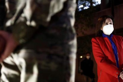 La ministra de Defensa, Margarita Robles, en una visita al personal de las Fuerzas Armadas. MARISCAL