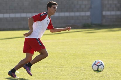 Magallán tendrá que ser operado por la rotura del ligamento cruzado anterior y parcial del ligamento colateral interno de la rodilla izquierda. F. OTERO