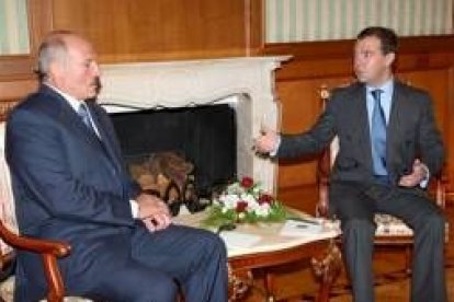 El presidente ruso, Dmitri Medvédev, en una reunión con su homólogo bielorruso, Alexander Lukashenko