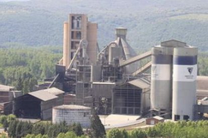 La factoría de Cosmos en Toral de los Vados se preparaba para usar el horno.