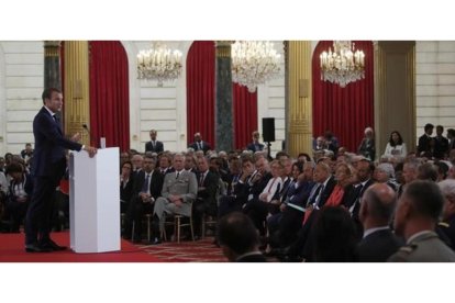 Emmanuel Macron durante su discurso anual a los embajadores. /