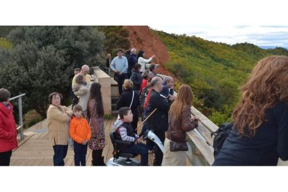 Discapacitados y sus familias participaron en una jornada de convivencia en Las Médulas.