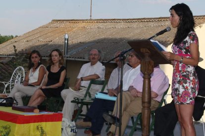 Una celebración de 2010 del certamen ‘Poesía para vencejos’ en Palacios de la Valduerna. NORBERTO