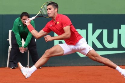 Alcaraz ganó su partido frente a Copil en la Copa Davis. DANIEL PÉREZ