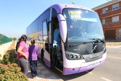 Imagen de archivo de un autobús que sigue una ruta de transporte escolar.