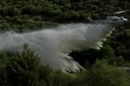 Momento de la descarga de agua sobre el monte de Ponferrada