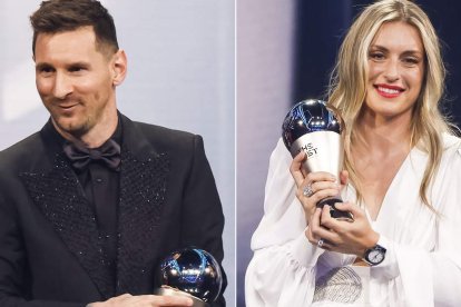 Lionel Messi con el trofeo al mejor jugador. 
Alexia Putellas muestra el trofeo The Best. VALAT