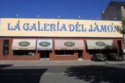 La Galería del Jamón, en la salida de Ponferrada por la carretera de Columbrianos ayer por la tarde