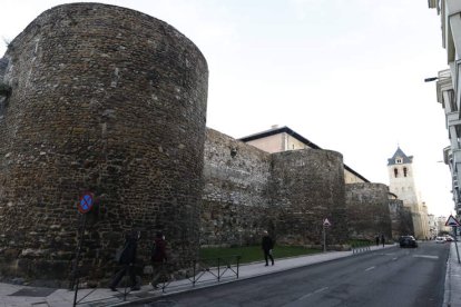 El proyecto se centra en el tramo de la avenida que va desde el cruce de la calle Abadía hasta la torre de San Isidoro. MARCIANO PÉREZ