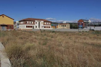 Área donde está prevista la construcción de la nueva iglesia, en un edificio que contará con columbario.