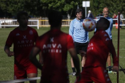 Entrenamiento de la Cultural Leonesa en El Soto de Boñar. F. Otero Perandones.