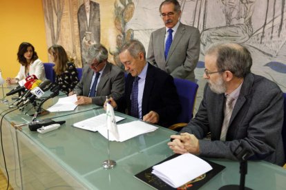 Carolina Méndez, Ana Álvarez, Juan Francisco García Marín, Serafín de Abajo y Javier González. MARCIANO