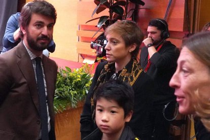 Mañueco posa junto a los galardonados con los Premios Castilla y León 2022 ayer, en Valladolid. RUBÉN CACHO