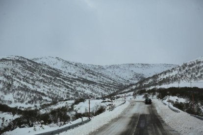 Nieve en la montaña leonesa en una imagen de varios días atrás.