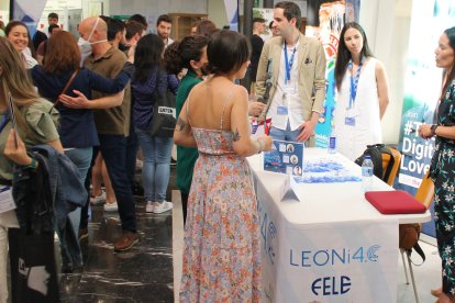 Alumnos y empresas, en la feria universitaria 'Think Tank'.