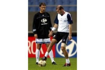 Zidane se entrenó ayer con balón; y eso que no está recuperado