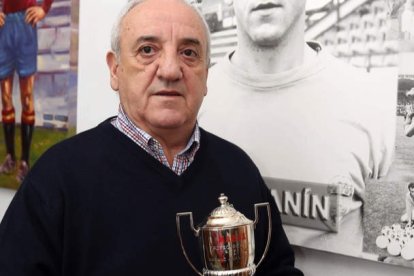 Marianín puede presumir de ser uno de los jugadores que guarda en sus vitrinas el Trofeo Pichichi. L. DE LA MATA